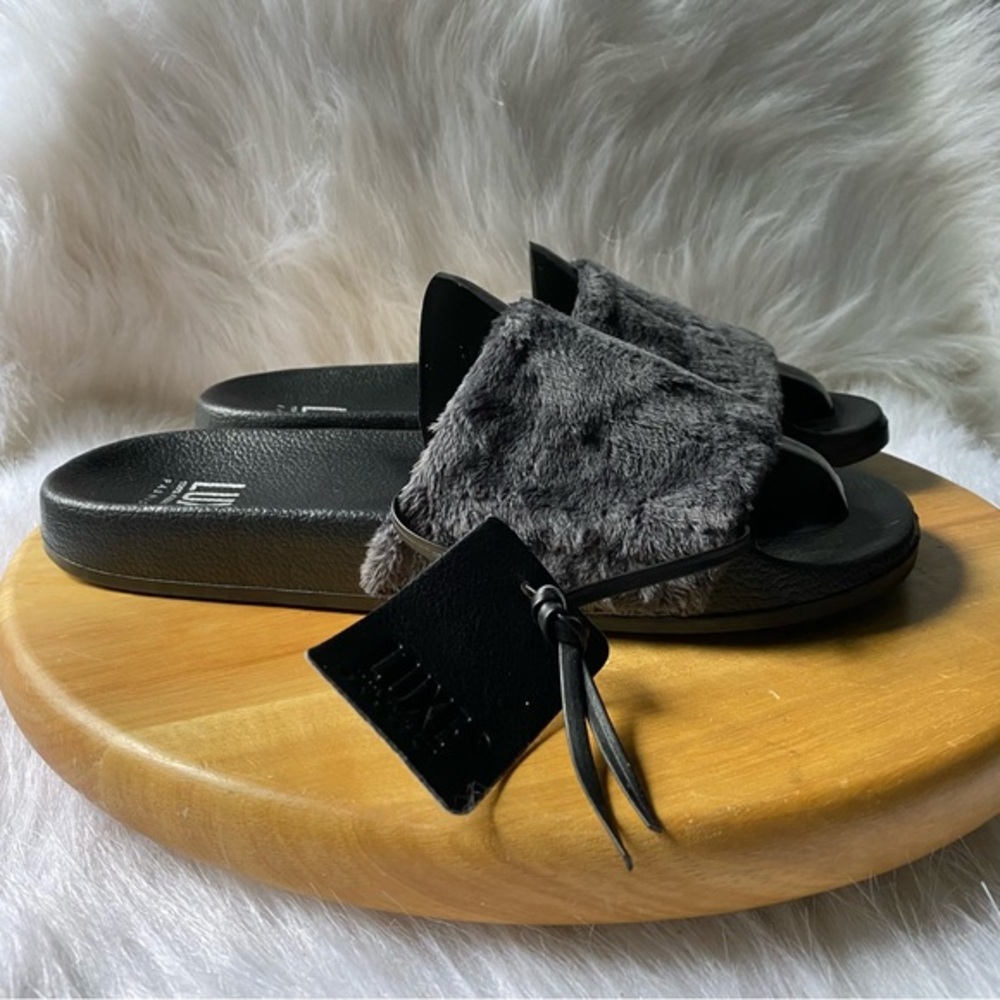 Luxe Shoes Sandal’s Women’s Size 11/12 Black‎ Slip On 100% Faux Fur Fashion